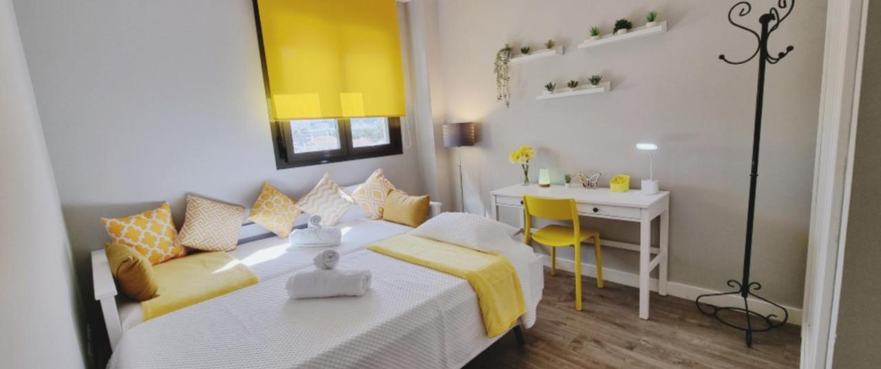 Excellent Location- Beach, Pool, Telework, 2 Bikes, Parking & Wifi Gratis At "Casa Carol'S" Torremolinos Exterior foto