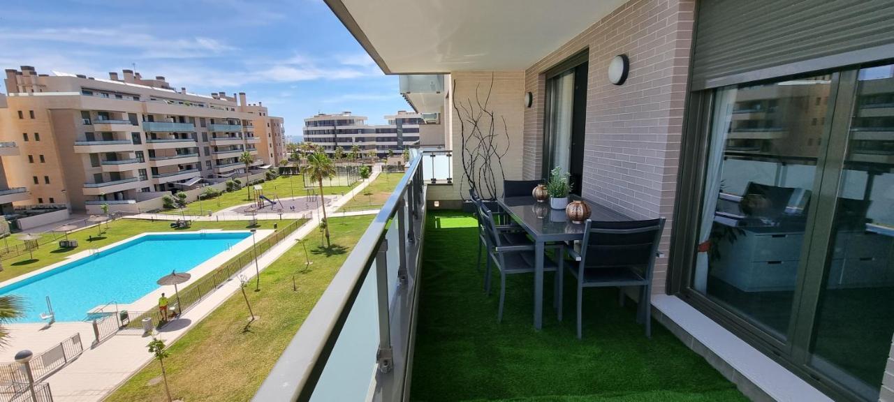 Excellent Location- Beach, Pool, Telework, 2 Bikes, Parking & Wifi Gratis At "Casa Carol'S" Torremolinos Exterior foto