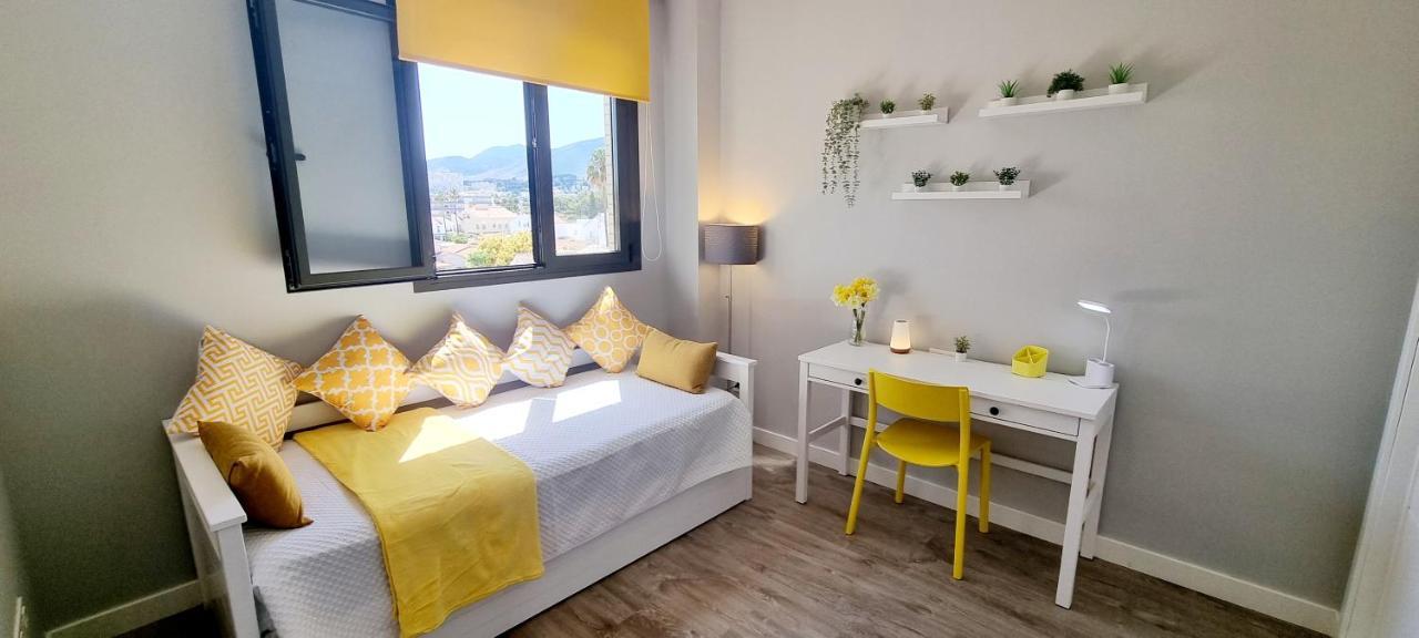 Excellent Location- Beach, Pool, Telework, 2 Bikes, Parking & Wifi Gratis At "Casa Carol'S" Torremolinos Exterior foto
